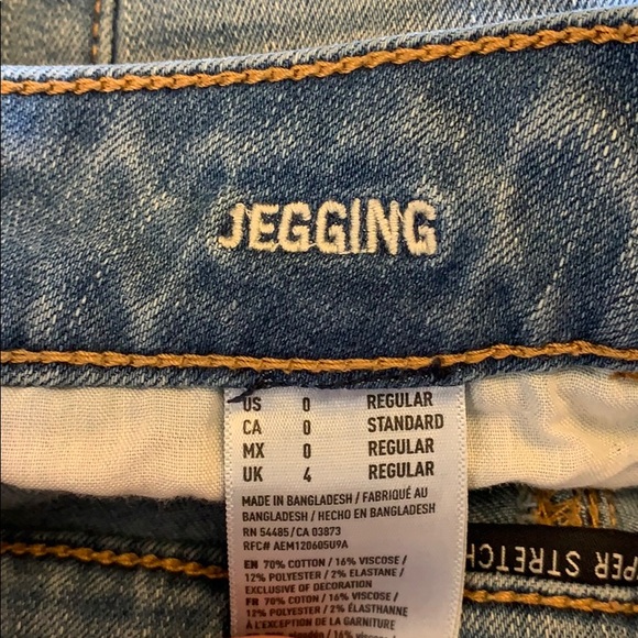 Light Wash American Eagle Skinny Jeans - Picture 6 of 6
